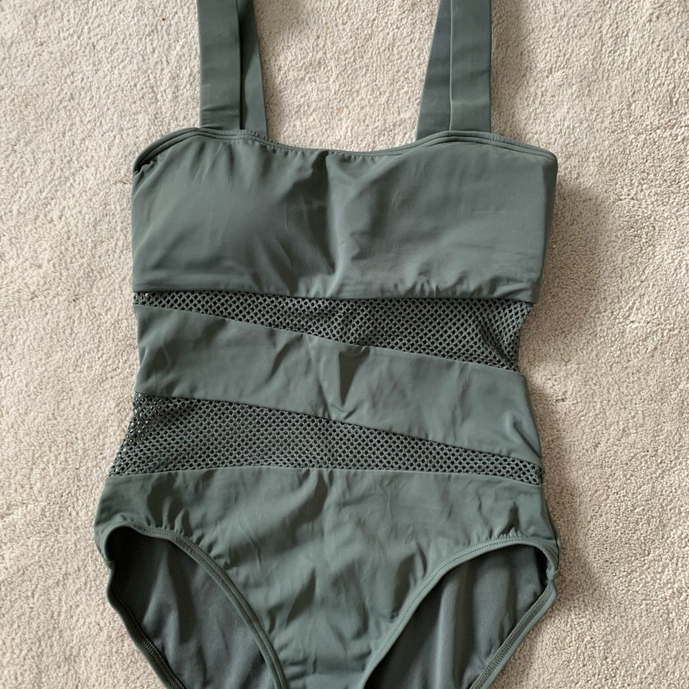 Women’s one piece bathing suit